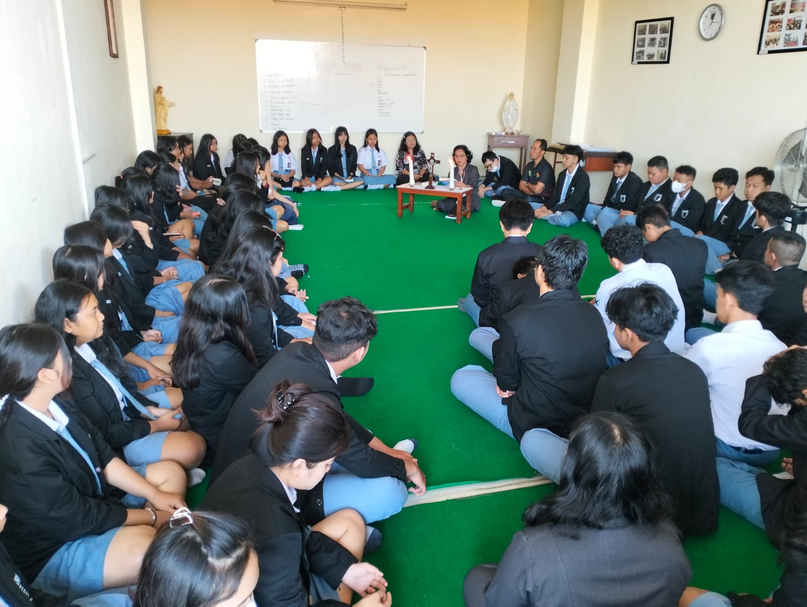 SMA Warga Rutin Gelar Ibadah Bersama : Wujud Nyata Pendidikan Karakter di SMA Warga