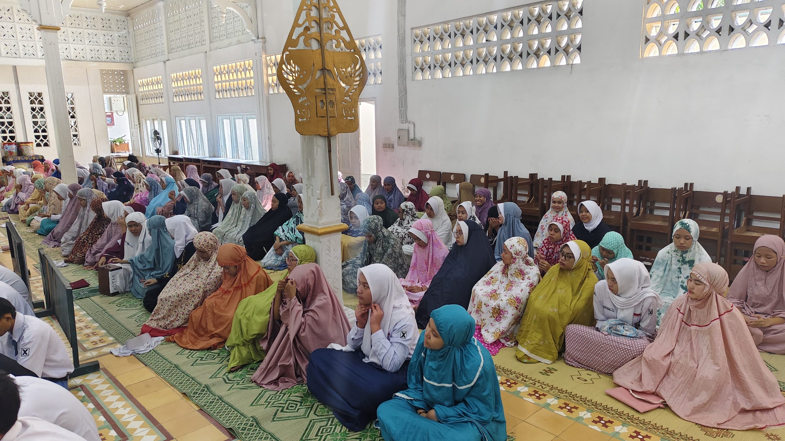 SIRAMAN ROHANI SMA WARGA SURAKARTA