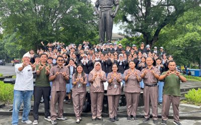 SMA WARGA PERINGATI HARI PAHLAWAN 2025 DENGAN UPACARA DAN BENTANG BENDERA