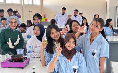 Murid-Murid SMA Warga Terima Edukasi Kesehatan dari Prodi TLM STIKES Nasional
